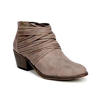 Fergalicious by Fergie women’s bootie size 6 1/2 Barley Doe, new in box
